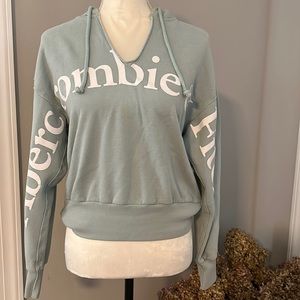 Like New! Women’s Abercrombie & Fitch graphic detail hoodie, Sz XS